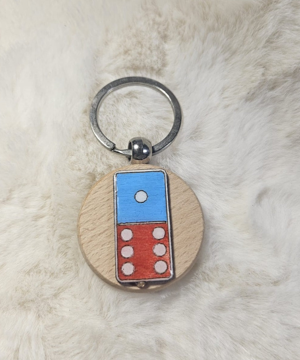 Llaveros En Madera Pintados Al Relieve (Domino Bandera)