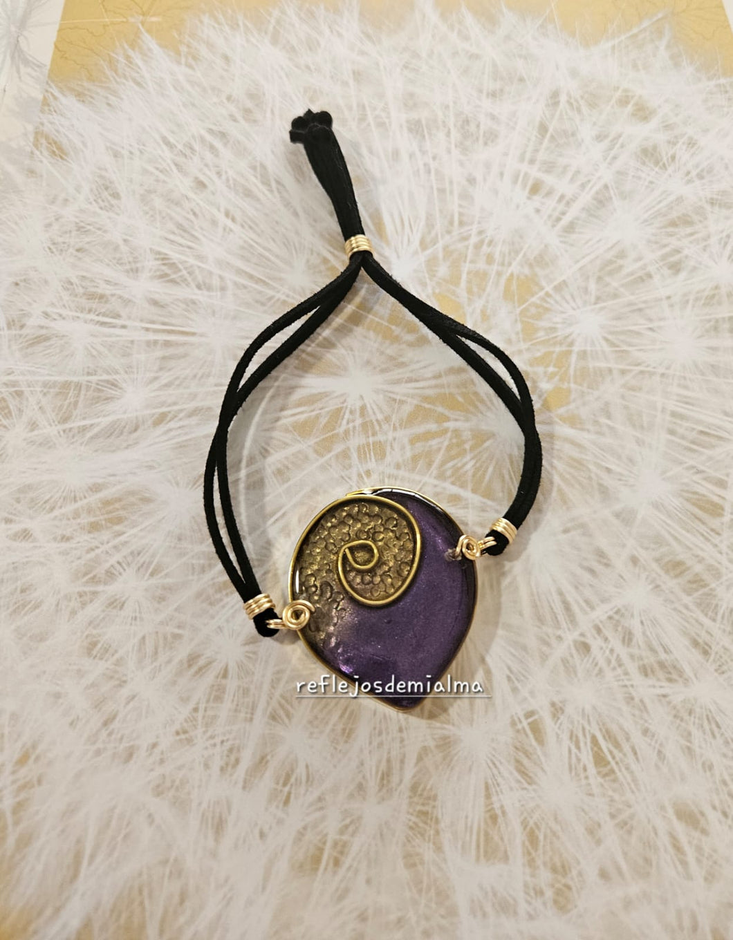 Pulsera De Alambre y Arcilla Inspirada En Petroglifos Tainos.