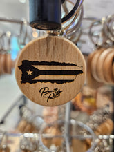 Load image into Gallery viewer, Llaveros Grabados Hechos En Madera
