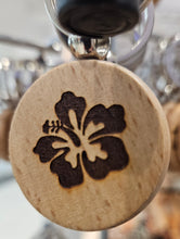 Load image into Gallery viewer, Llaveros Grabados Hechos En Madera
