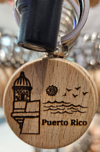 Load image into Gallery viewer, Llaveros Grabados Hechos En Madera
