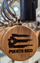 Load image into Gallery viewer, Llaveros Grabados Hechos En Madera
