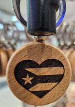 Load image into Gallery viewer, Llaveros Grabados Hechos En Madera
