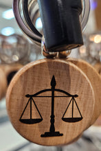 Load image into Gallery viewer, Llaveros Grabados Hechos En Madera
